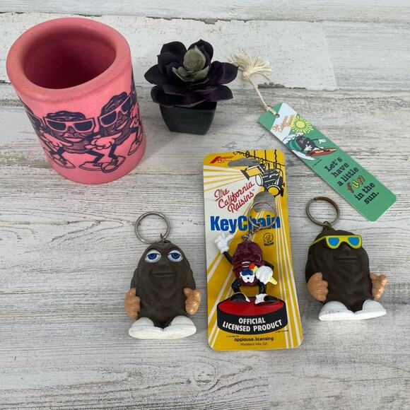 California Raisins Vintage Mixed Lot Keychains Cozi Bookmark Memorabilia - Picture 1 of 5